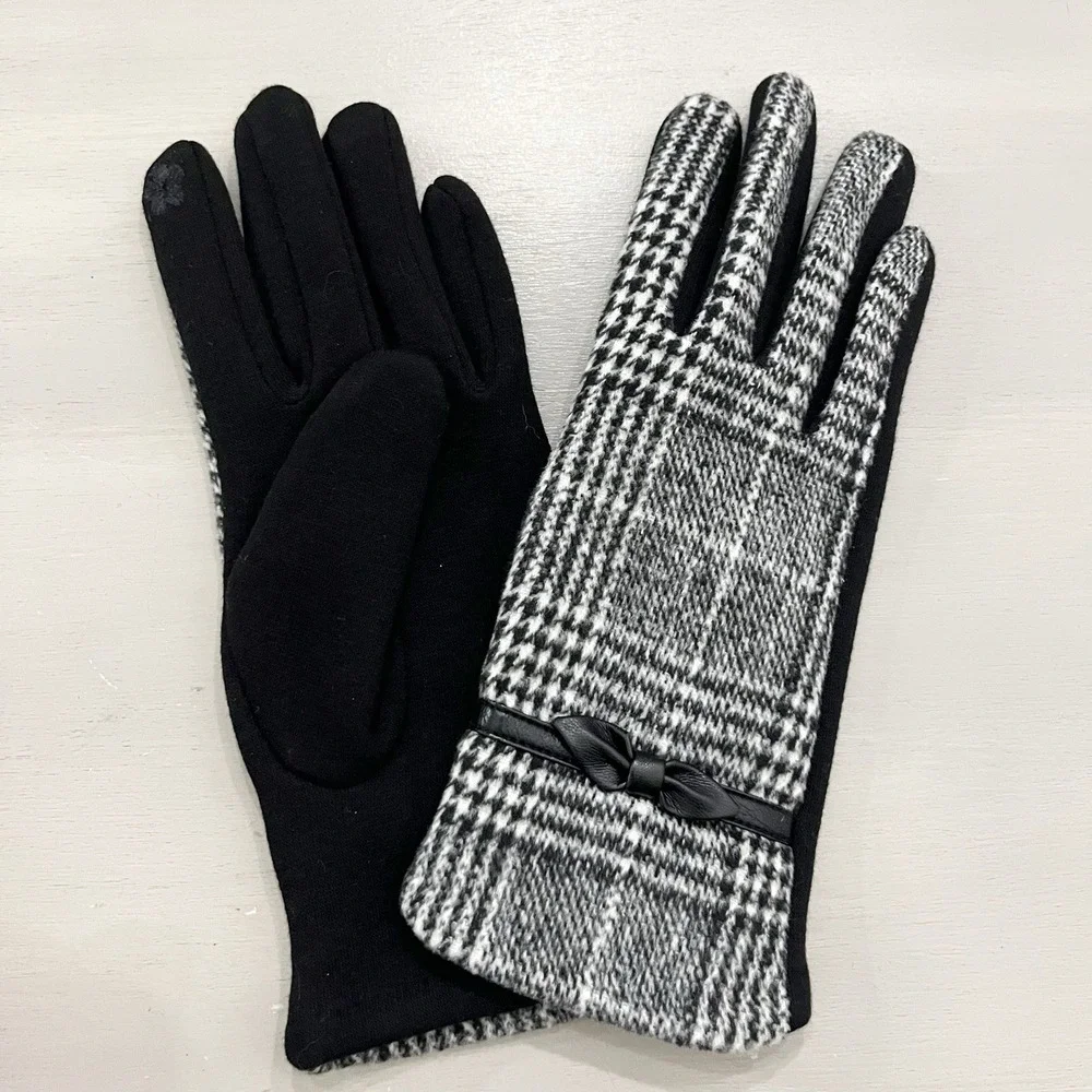 Vintage Inspired Houndstooth Gloves